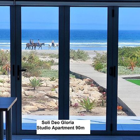 Soli Deo Gloria, Pearl Studio Paternoster Exterior photo