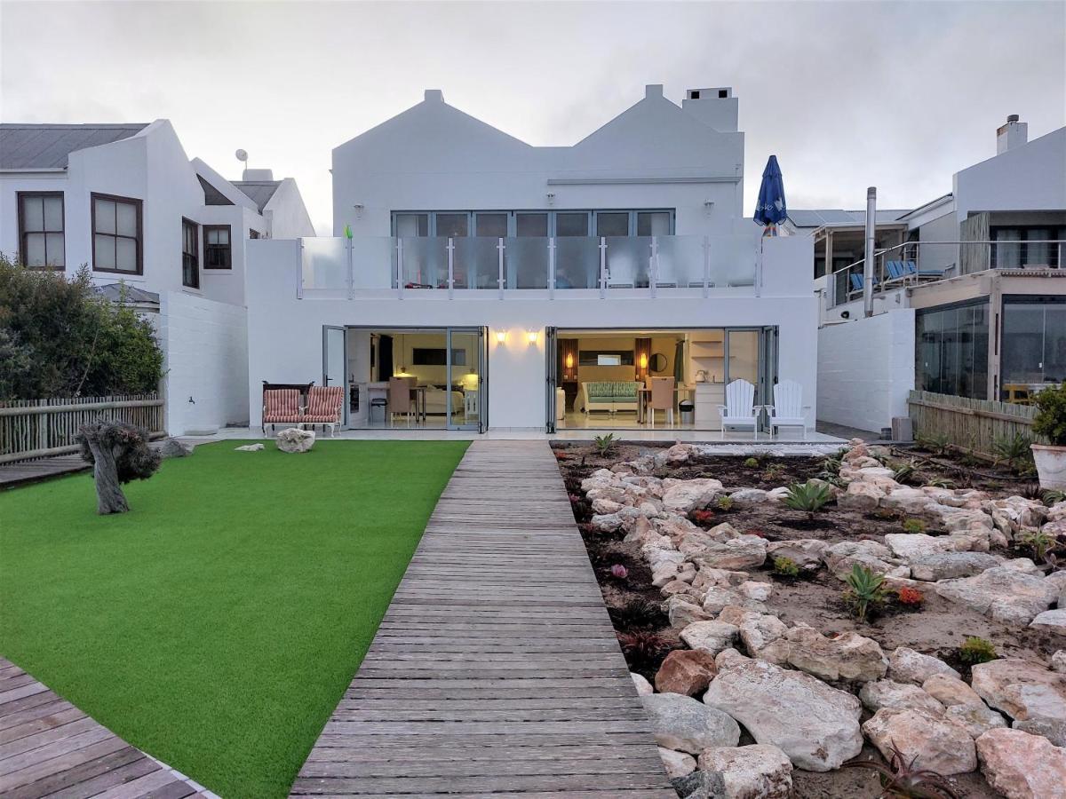Soli Deo Gloria, Pearl Studio Paternoster Exterior photo