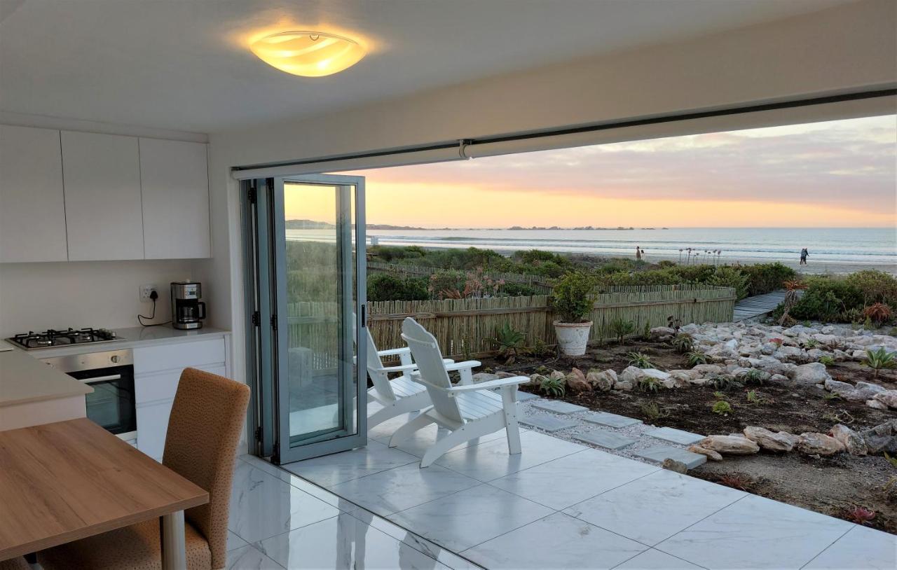 Soli Deo Gloria, Pearl Studio Paternoster Exterior photo