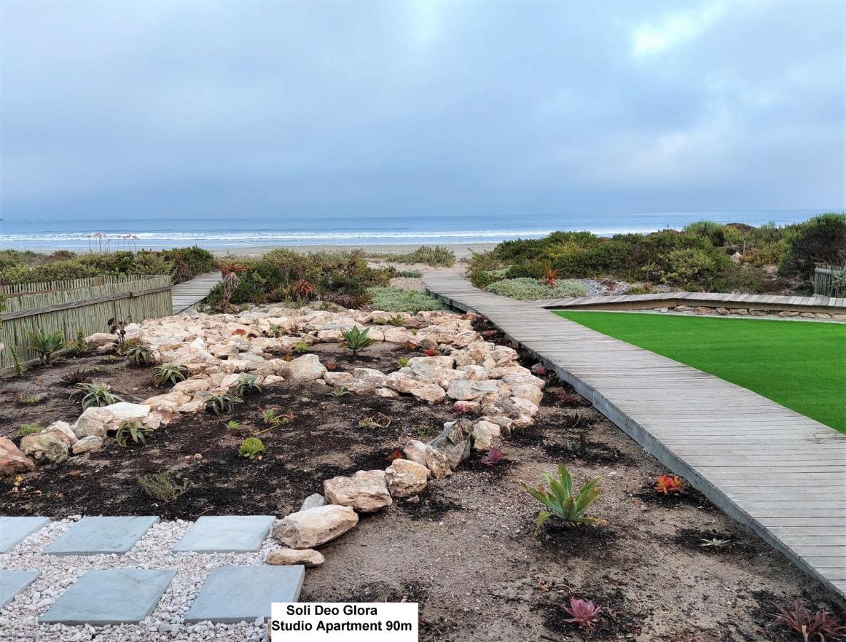 Soli Deo Gloria, Pearl Studio Paternoster Exterior photo