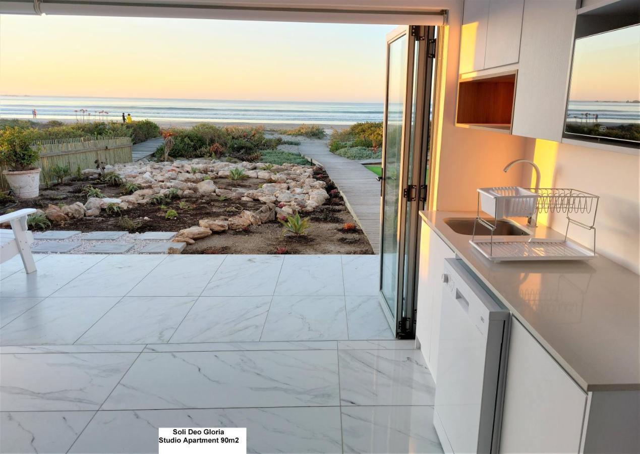 Soli Deo Gloria, Pearl Studio Paternoster Exterior photo