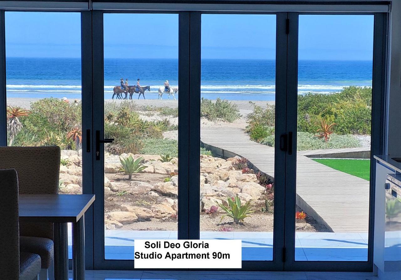 Soli Deo Gloria, Pearl Studio Paternoster Exterior photo
